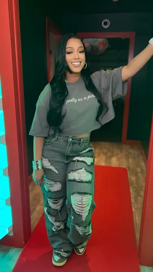 Trina Casual Street Style Wallpaper