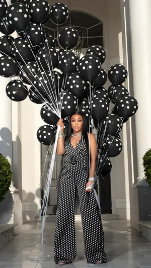 Trina Polka Dot Style Wallpaper