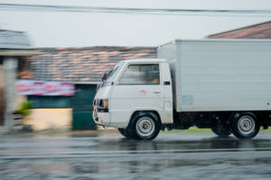 Truck Van Rainy Apparelsae Indonesia Wallpaper