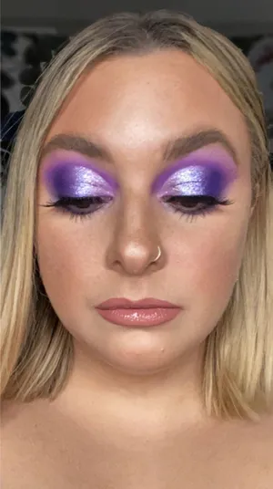 Turn Heads In This Gorgeous Purple Eye Shadow Look Wallpaper