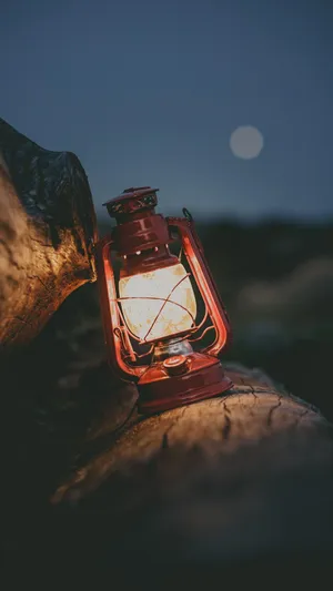 Twilight Lantern Glow Wallpaper