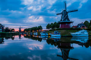 Twilight Windmills Reflection Houten Wallpaper