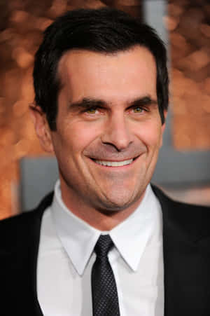 Ty Burrell Smiling At An Event Wallpaper