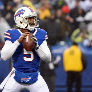 Tyrod Taylor Buffalo Bills Quarterback Action Wallpaper