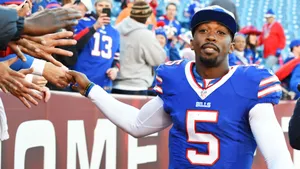 Tyrod Taylor Greeting Fans Buffalo Bills Wallpaper