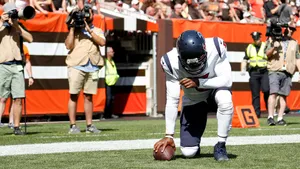 Tyrod Taylor Takinga Knee During Game Wallpaper