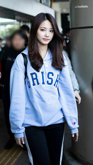 Tzuyu Wearing A Hoodie Wallpaper