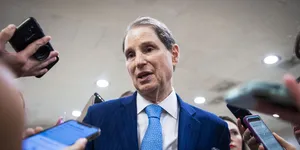 U.s. Senator Ron Wyden Engaged In An Interview Wallpaper