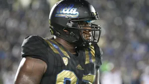 Ucla Bruins Defensive Line Kenny Clark Side Angle Shot Wallpaper