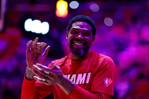 Udonis Haslem Cheeringin Red Miami Jersey Wallpaper