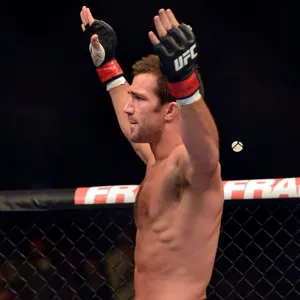Ufc Fighter Luke Rockhold Side Angle Shot Wallpaper