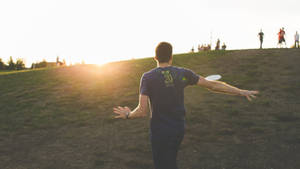 Ultimate Frisbee In A Hill Wallpaper