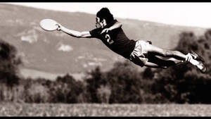 Ultimate Frisbee In Greyscale Wallpaper