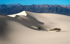 Ultra Hd White Sand Dune Laptop Wallpaper