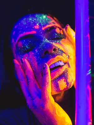 Ultraviolet Face Against A Wall Wallpaper