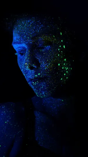 Ultraviolet Face Art Wallpaper