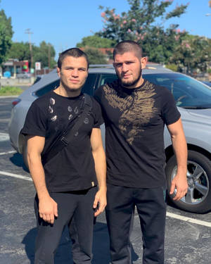 Umar Nurmagomedov With His Cousin, Mma Star Khabib Nurmagomedov Wallpaper