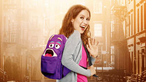 Unbreakable Kimmy Schmidt Kimmy With Backpack Wallpaper