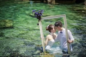 Underwater Love Wedding Photo Wallpaper