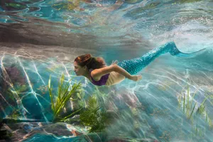 Underwater_ Mermaid_ Swimming.jpg Wallpaper