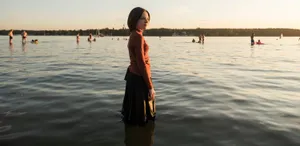 Unorthodox Girl Walking Alone In Beach Wallpaper