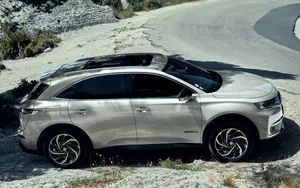 Unveiling The Sleek Ds 7 Crossback E-tense Suv Wallpaper