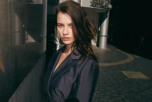 Urban Chic Fashion Portrait Wallpaper