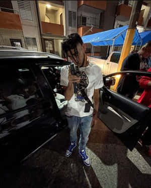 Urban Nightlife Scene Wallpaper