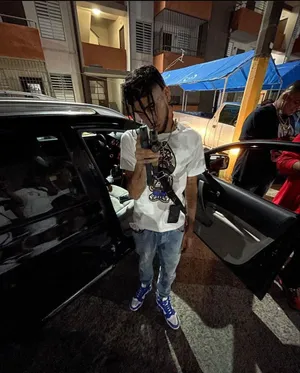 Urban Nightlife Scene Wallpaper