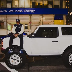 Urban Nightlifewith White S U Vand Man Wallpaper