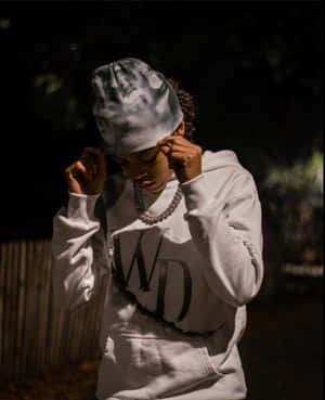 Urban Nighttime Fashion Shoot Wallpaper