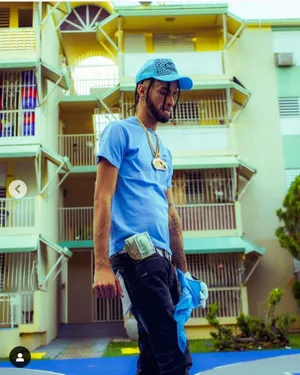 Urban Style Man With Cash Wallpaper