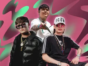 Urban_ Trio_ Fashion_ Pose_ Pink_ Green_ Background Wallpaper