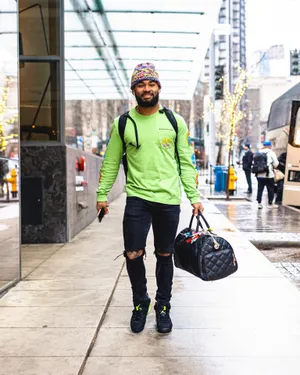 Urban Winter Streetwear Fashion Wallpaper