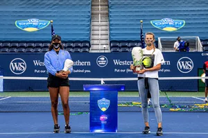 Us Open Players With Trophy Wallpaper