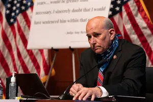 Us Representative Louie Gohmert Wearing Blue Bandana As Face Mask Wallpaper