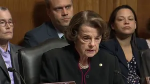 Us Senator Dianne Feinstein Reading Notes Wallpaper