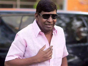 Vadivelu With A Black Car Wallpaper