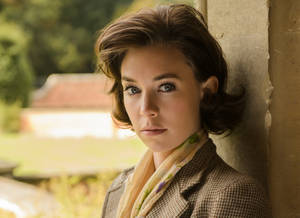 Vanessa Kirby As Princess Margaret Wallpaper