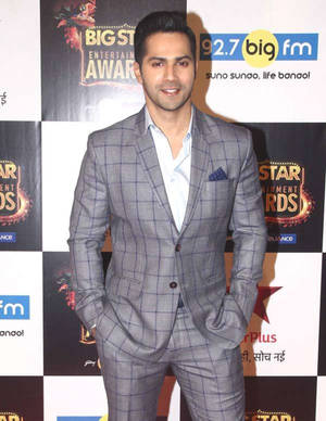 Varun Dhawan At Big Star Awards Wallpaper