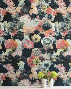 Vases With Flowers That Have A Good Perennial Smell Wallpaper