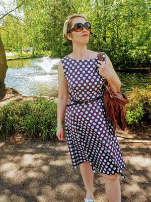 Vibrant Brown Polka Dots Pattern Wallpaper