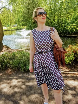 Vibrant Brown Polka Dots Pattern Wallpaper