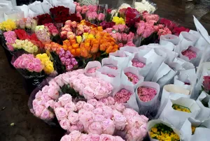 Vibrant Flower Market Scene Wallpaper