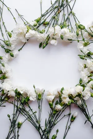 Vibrant Fresh Flower Wreath Wallpaper