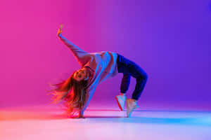 Vibrant Hip Hop Dance Move Wallpaper