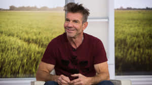 Vibrant Portrait Of Hollywood Star Dennis Quaid Wallpaper