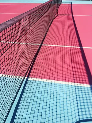 Vibrant Tennis Court Netand Shadows Wallpaper