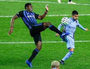 Victor Wanyama Football Player Kick Wallpaper