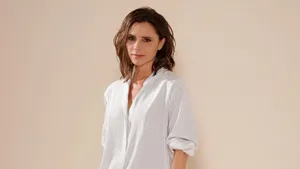 Victoria Beckham Casual Chic Wallpaper